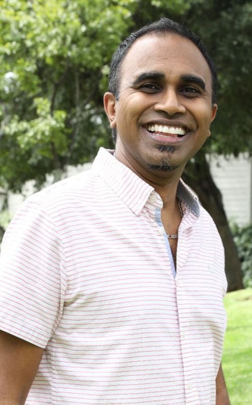Dr Del Naidoo Headshot